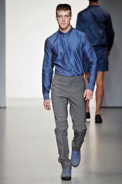 Look 25
